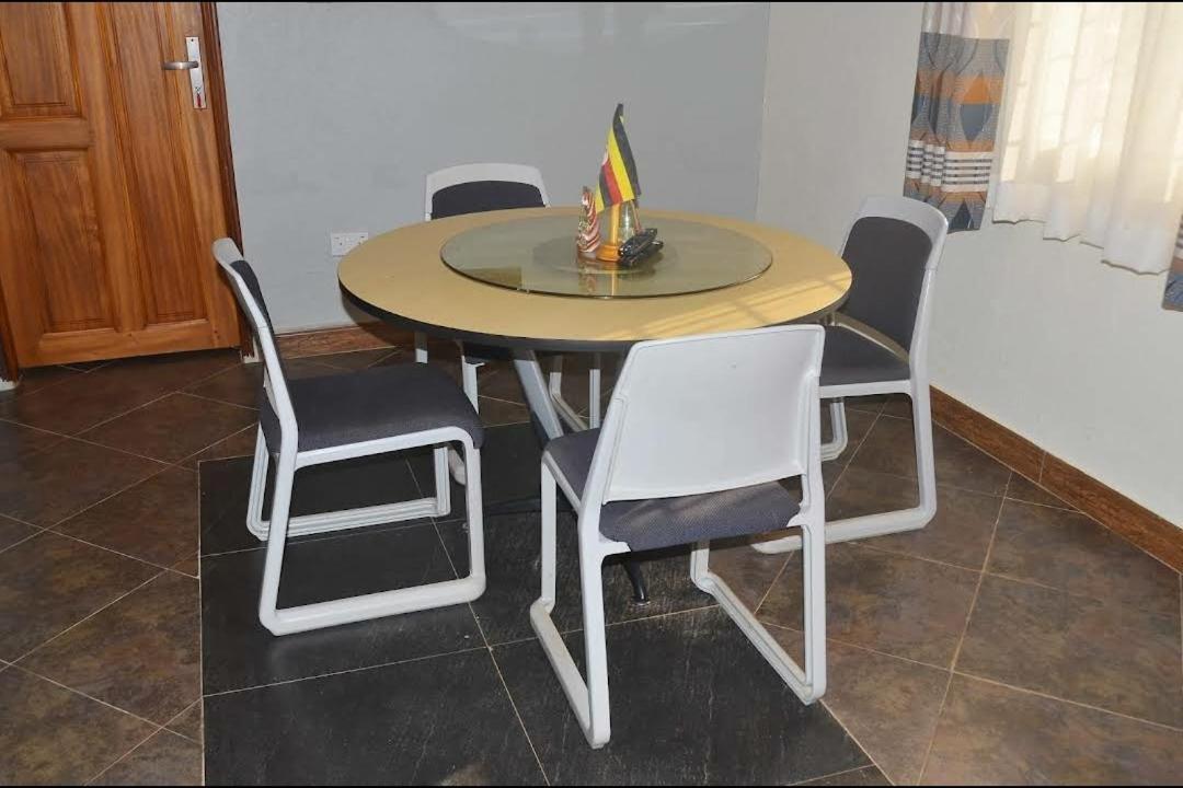 Migingo Suites Entebbe Kültér fotó