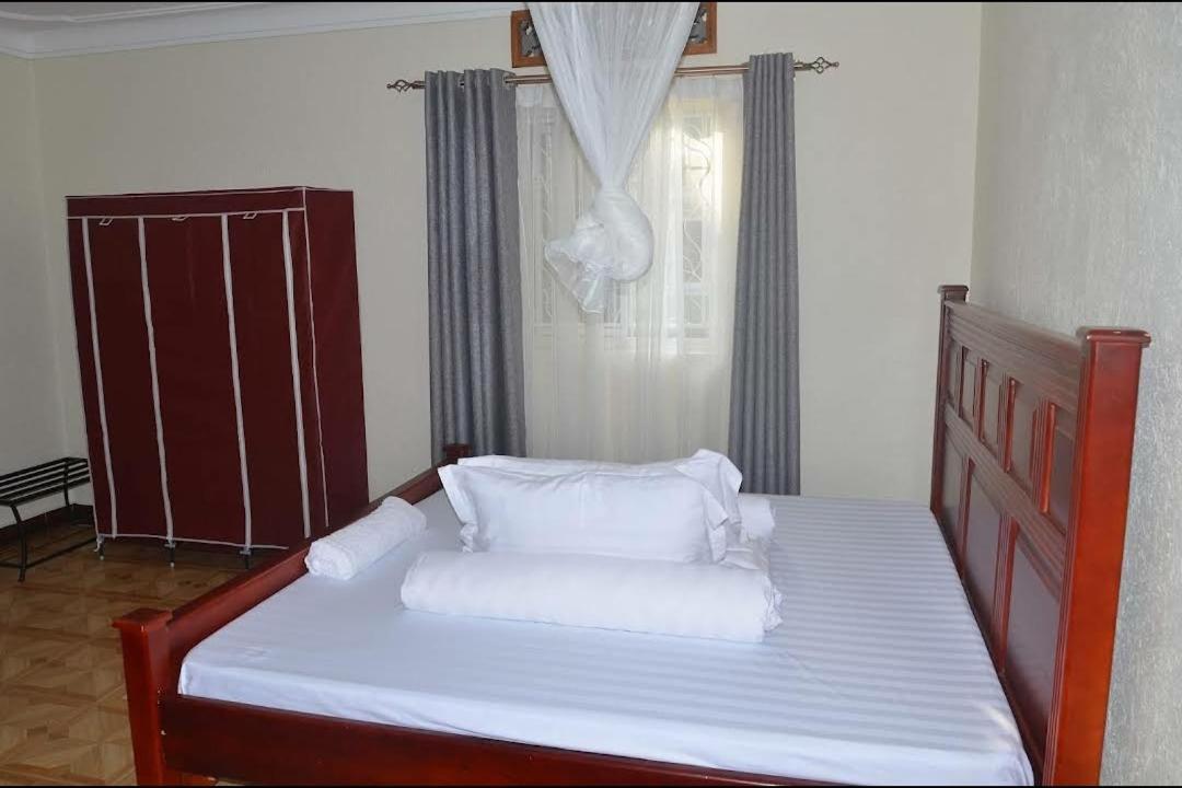 Migingo Suites Entebbe Kültér fotó