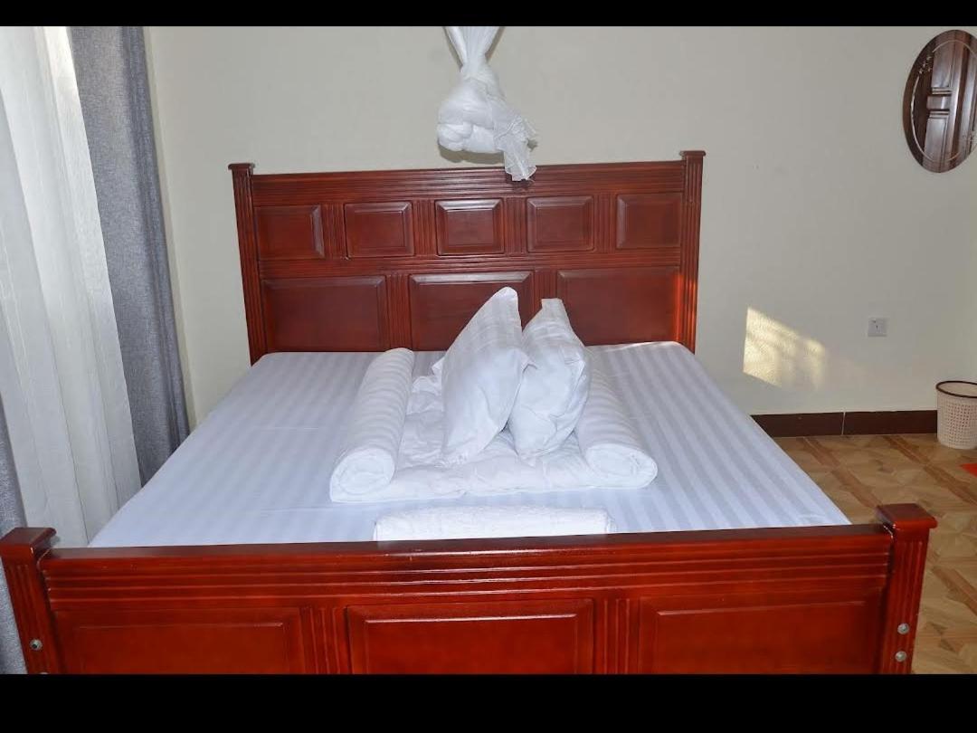 Migingo Suites Entebbe Kültér fotó