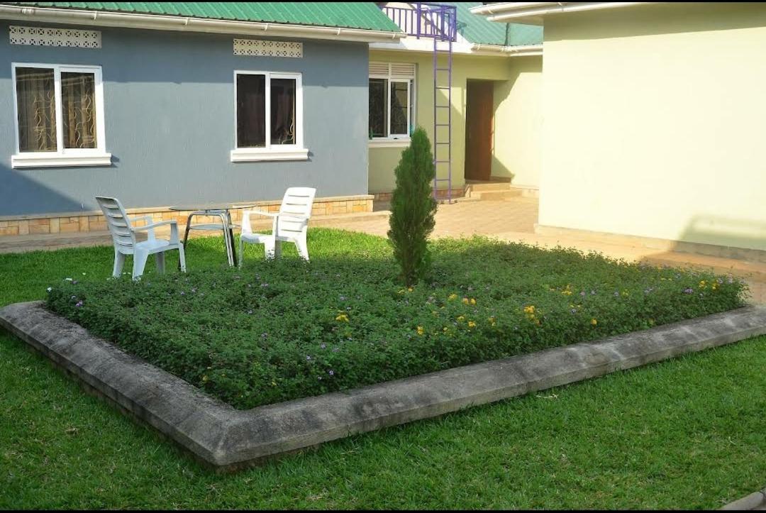 Migingo Suites Entebbe Kültér fotó