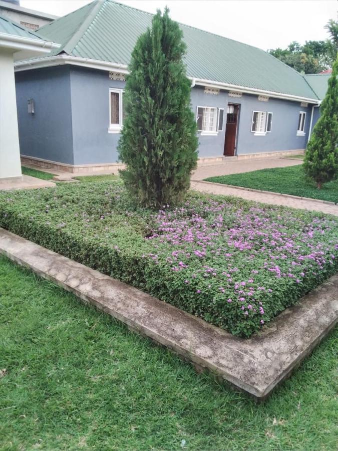 Migingo Suites Entebbe Kültér fotó