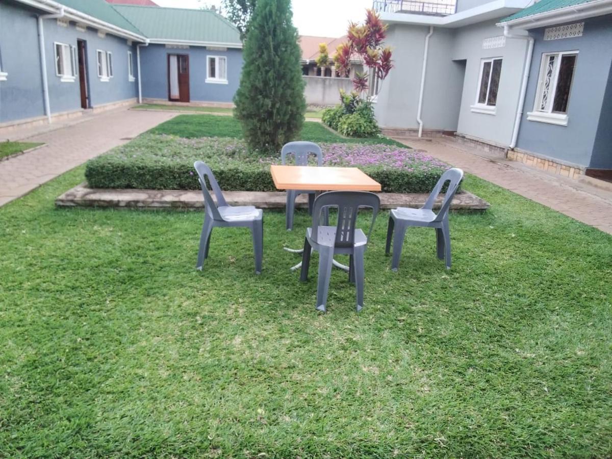Migingo Suites Entebbe Kültér fotó